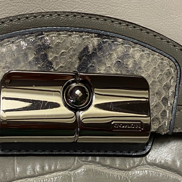 LIKE NEW! COACH Hobo White with Gray Crocodile Embellishments - Picture 11 of 12